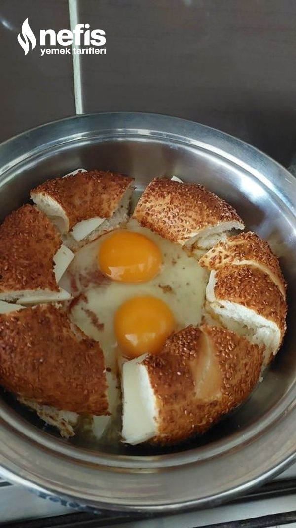Farklı Kahvaltılık Arayanlara Yumurtalı Kaşarlı Simit