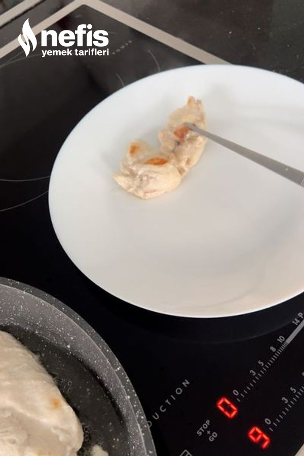 Patates Püre Yatağında Kremalı Mantarlı Tavuk Göğsü
