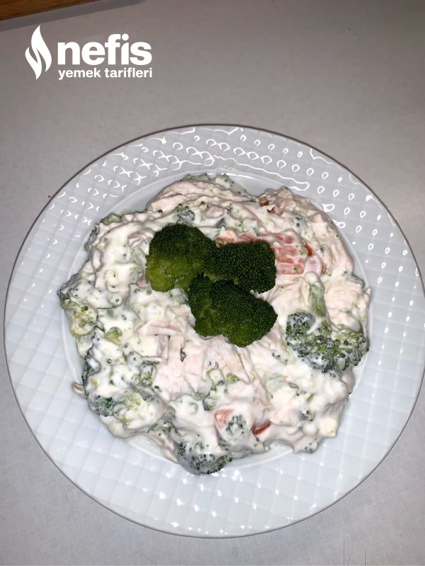 Tavuklu Brokoli Salatası