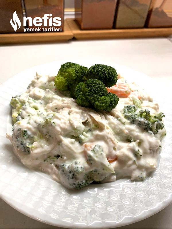 Tavuklu Brokoli Salatası