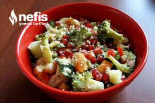 Nohutlu Brokoli Salatası Tarifi