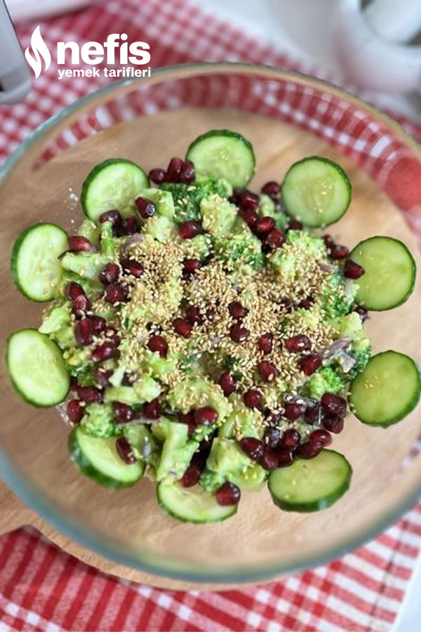 Avokado Soslu Brokoli Salatası
