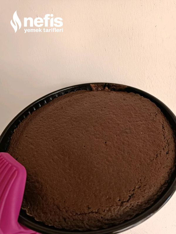 Bol Soslu Çikolatalı Tart Kalıbında Kek