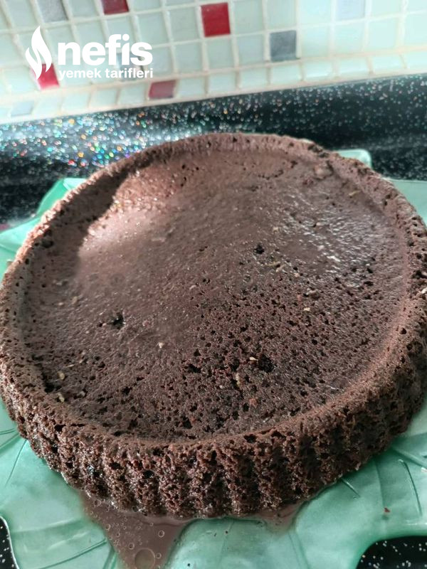 Bol Soslu Çikolatalı Tart Kalıbında Kek