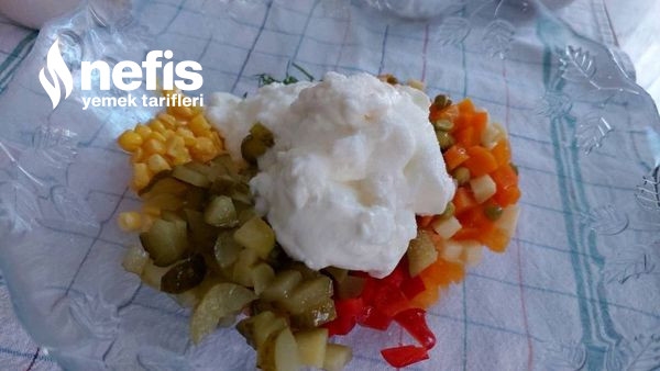 Yoğurtlu Erişte Salatası Tarifi (Videolu)