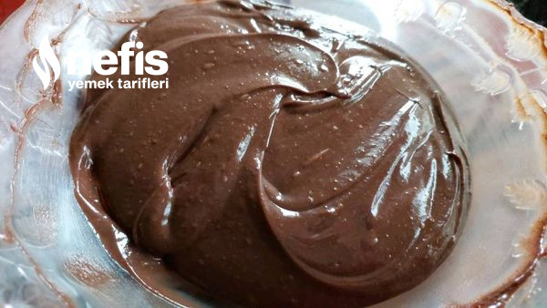 Bol Çikolatalı Dev Browni Tarifi (Videolu)