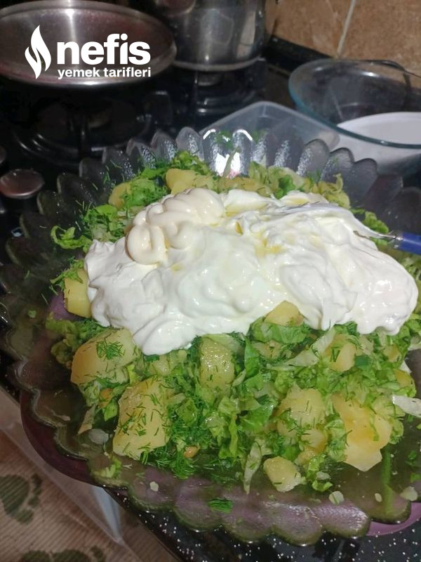 Yoğurtlu Marullu Patates Salatası