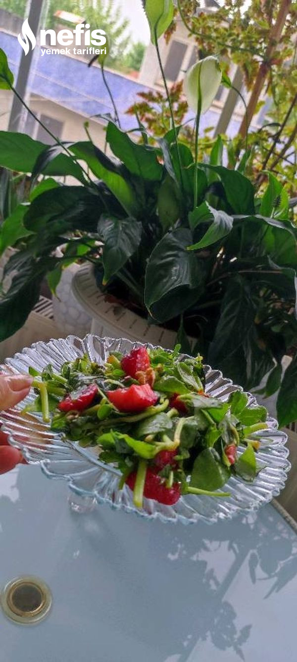 Çilekli Semizotu Salatası (Favoriniz Olacak)