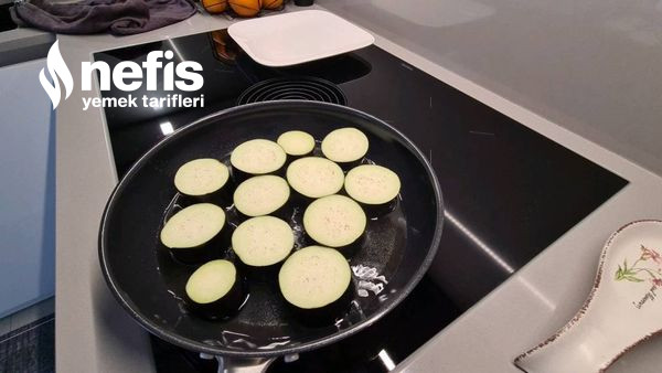 Az Malzemeli Patlıcan Yemeği (Videolu)