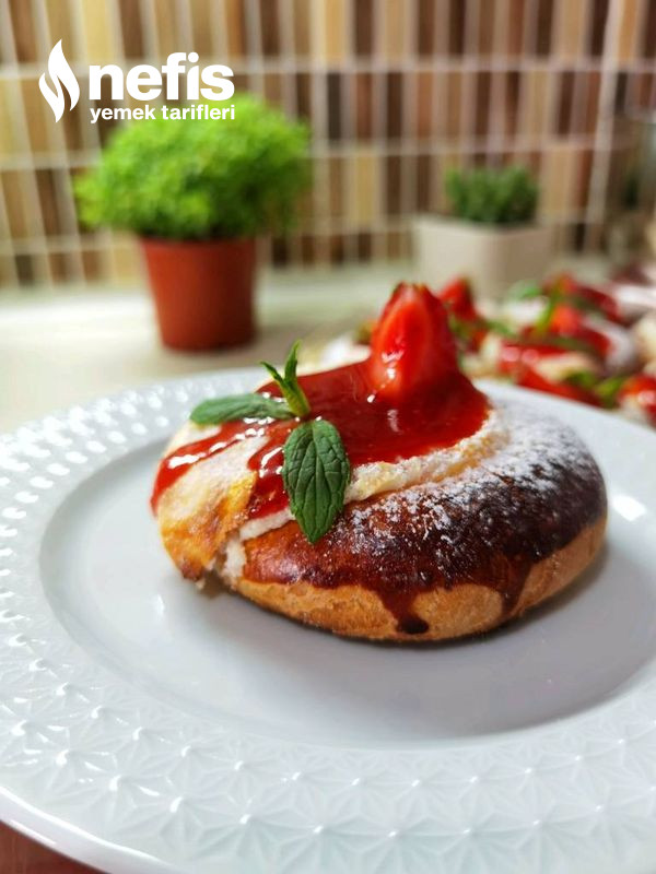 Çilekli Çörek (Rus Mutfağının Sevilen Lezzeti Watruschki)
