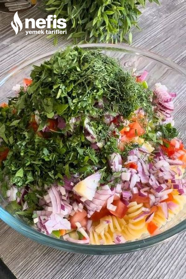 Soslu Makarna Salatası
