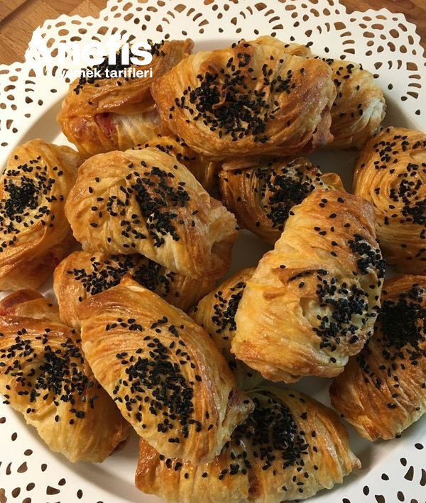 Sosisli Midye Börek (Muhteşem Bir Lezzet )