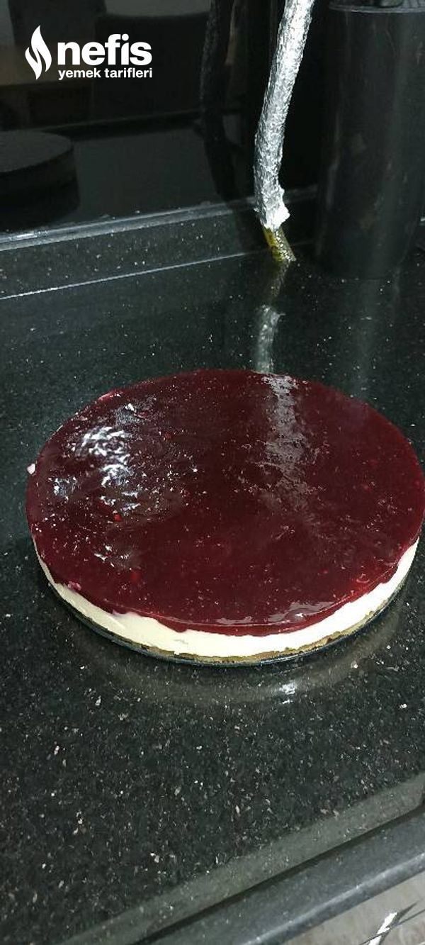 Böğürtlen Soslu Cheesecake (Tadı Enfes)