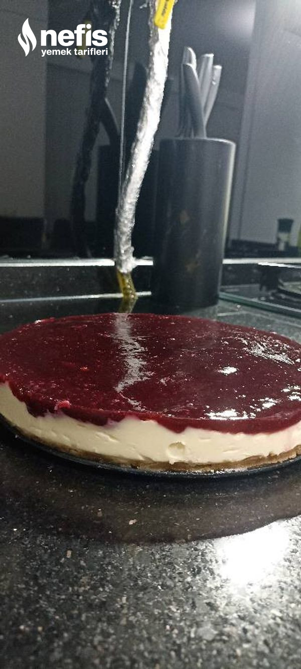 Böğürtlen Soslu Cheesecake (Tadı Enfes)