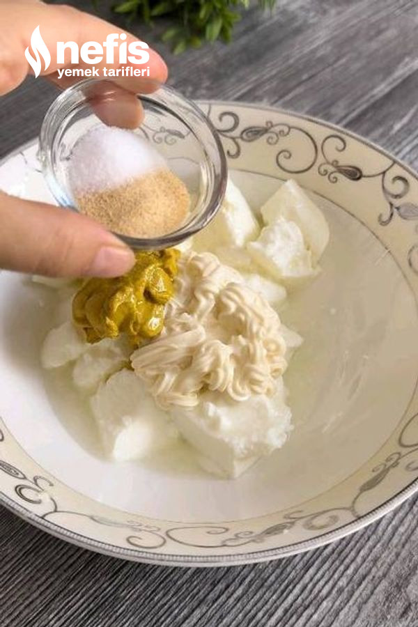 Soslu Göbek Marul Salatası