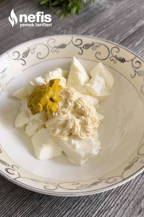 Soslu Göbek Marul Salatası