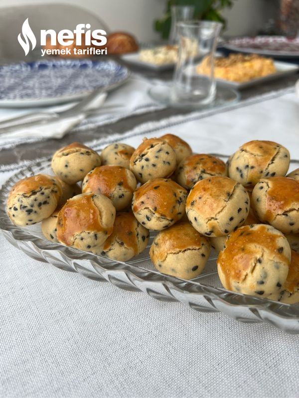 Ağızda Dağılan Tek Lokmalık Tuzlu Kurabiyeler ( Çörek Otlu Ve Zeytin Ezmeli)