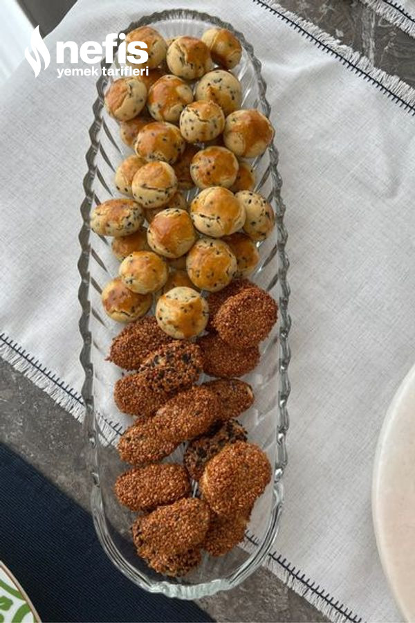 Ağızda Dağılan Tek Lokmalık Tuzlu Kurabiyeler ( Çörek Otlu Ve Zeytin Ezmeli)