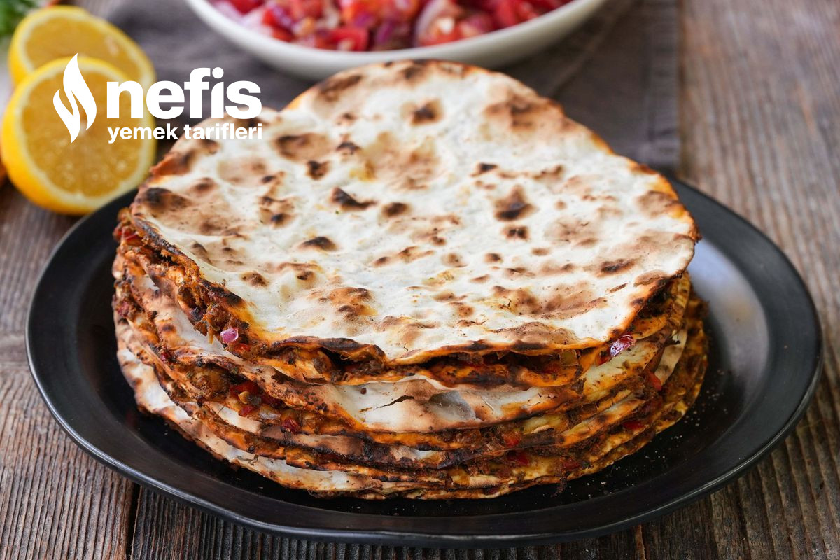 Lahmacun Yanına Arnavut Köy Salatası