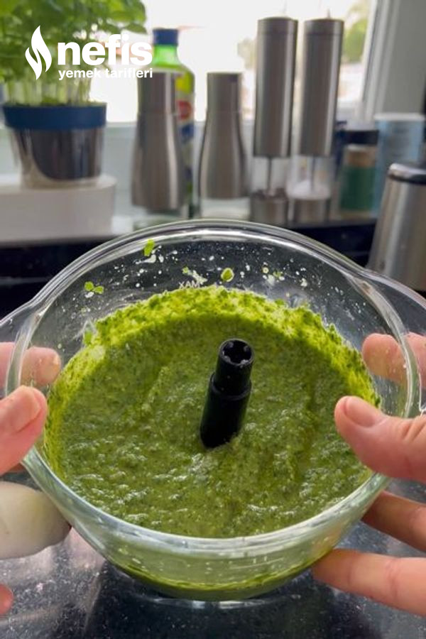 Makarna Eşliğinde Lezzetli Pesto Sosu