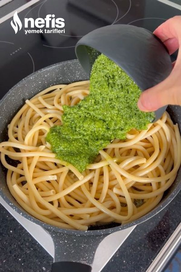 Makarna Eşliğinde Lezzetli Pesto Sosu