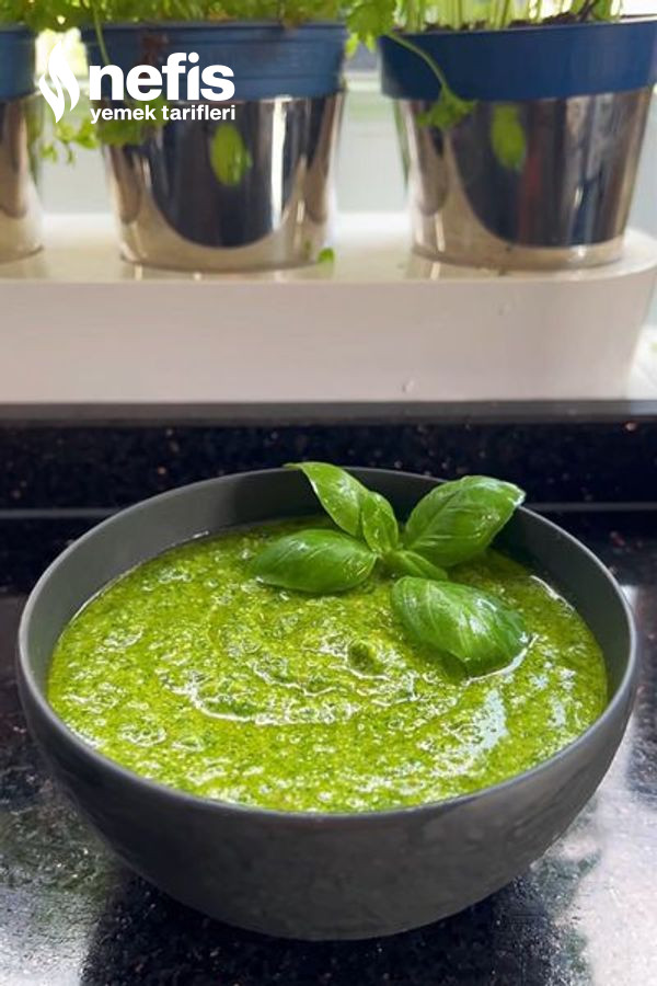 Makarna Eşliğinde Lezzetli Pesto Sosu