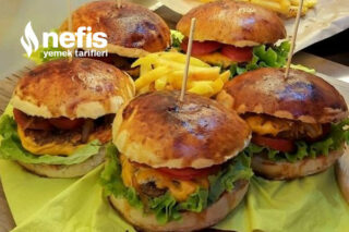 Asla Bayatlamayan Ev Yapımı Ekmeğiyle Hamburger Tarifi