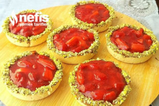 Güveçte Çilekli Tart Tarifi
