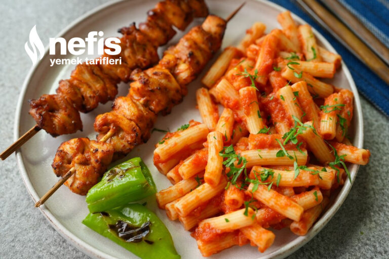 Çift Hazneli Airfryer’da Domates Soslu Makarna ve Tavuk Şiş Tarifi