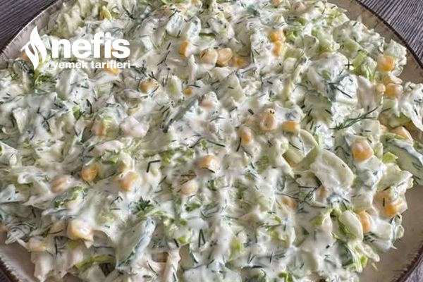 Soslu Tavuk Marul Salatası Tarifi