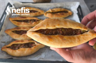 Evde Mis Gibi Küçük Kıymalı Pideler (Kahvaltıya, Çay Saatine Birebir) (Videolu) Tarifi