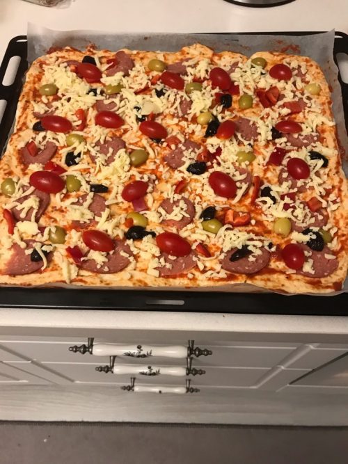 Evde Pizza Tarifi Nasıl Yapılır? (Videolu Garanti Lezzet) Nefis Yemek