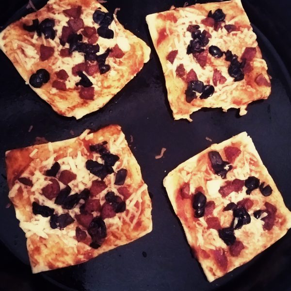 Milföy Hamurundan Mini Pizza Tarifi Nefis Yemek Tarifleri